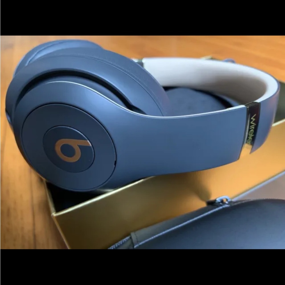 Beats by Dre Studio 3 wireless headphones